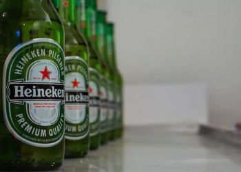 Heineken faz recall de garrafas que podem soltar lascas de vidro